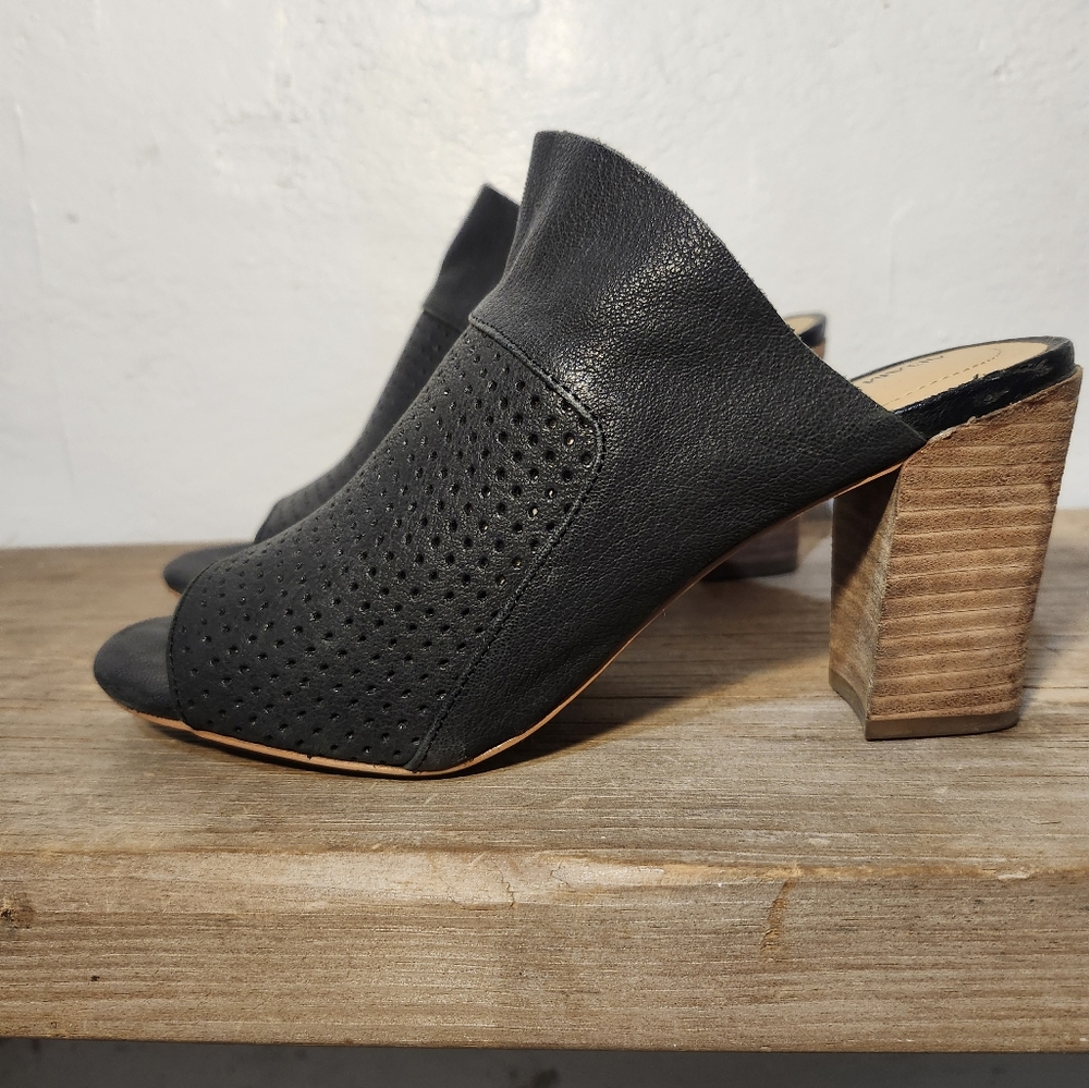 Adam Tucker Mylee Open‎ toe slip on. Black leather, Size 8.5